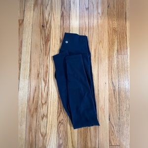 Lululemon Navy Leggings Size 4 Wunder Under High-Rise
Tight 28" *Full-On Luon
